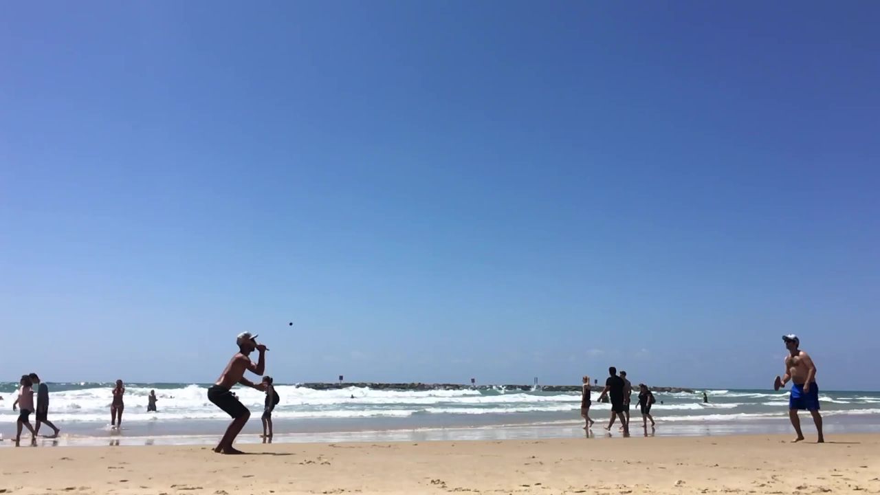 海滩播放玩耍游戏