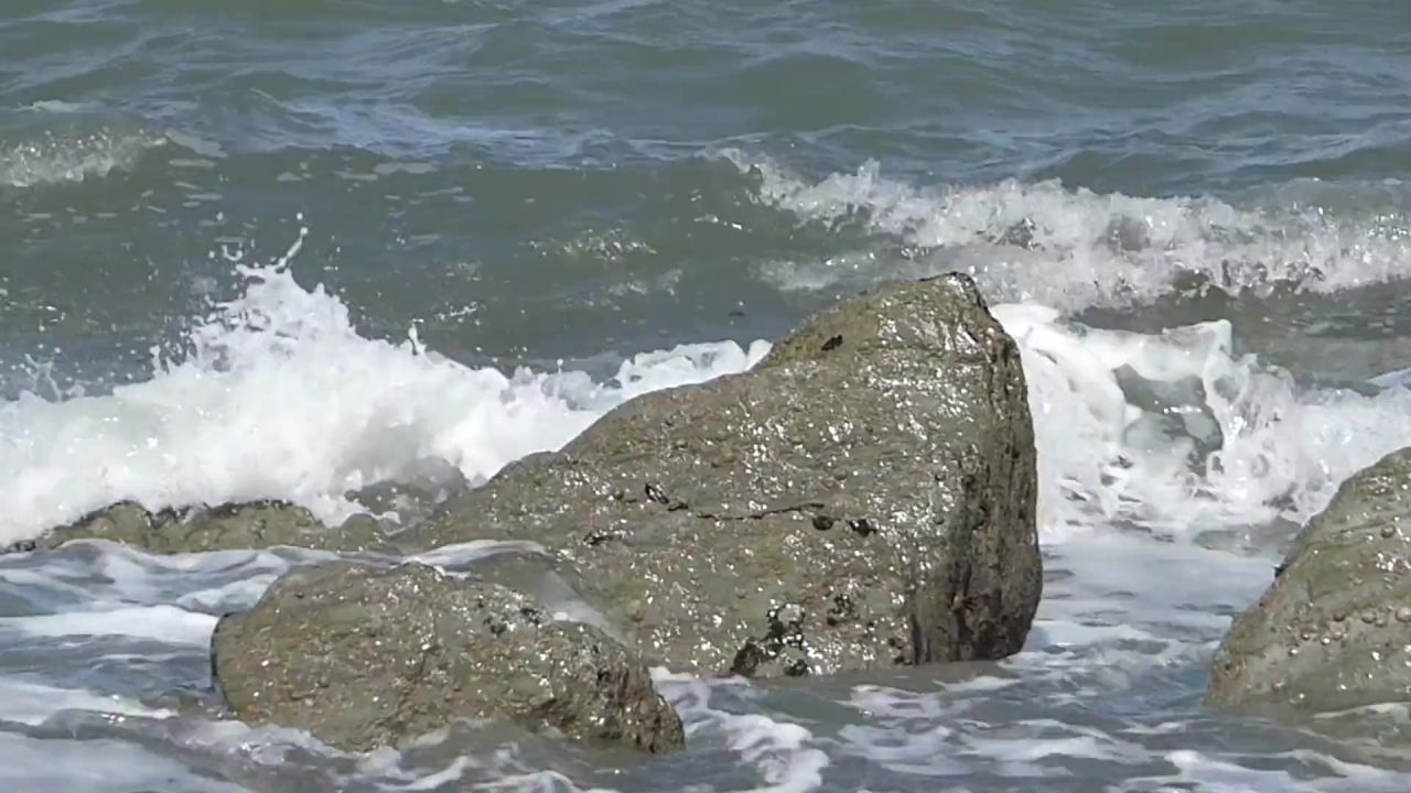 波岩溅海