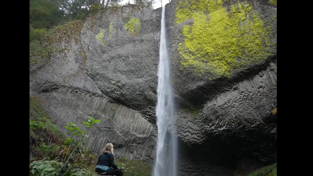 大瀑布人旅游溪水
