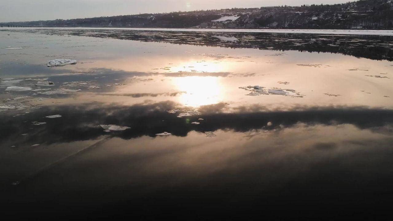 冬天冰河雪冷霜