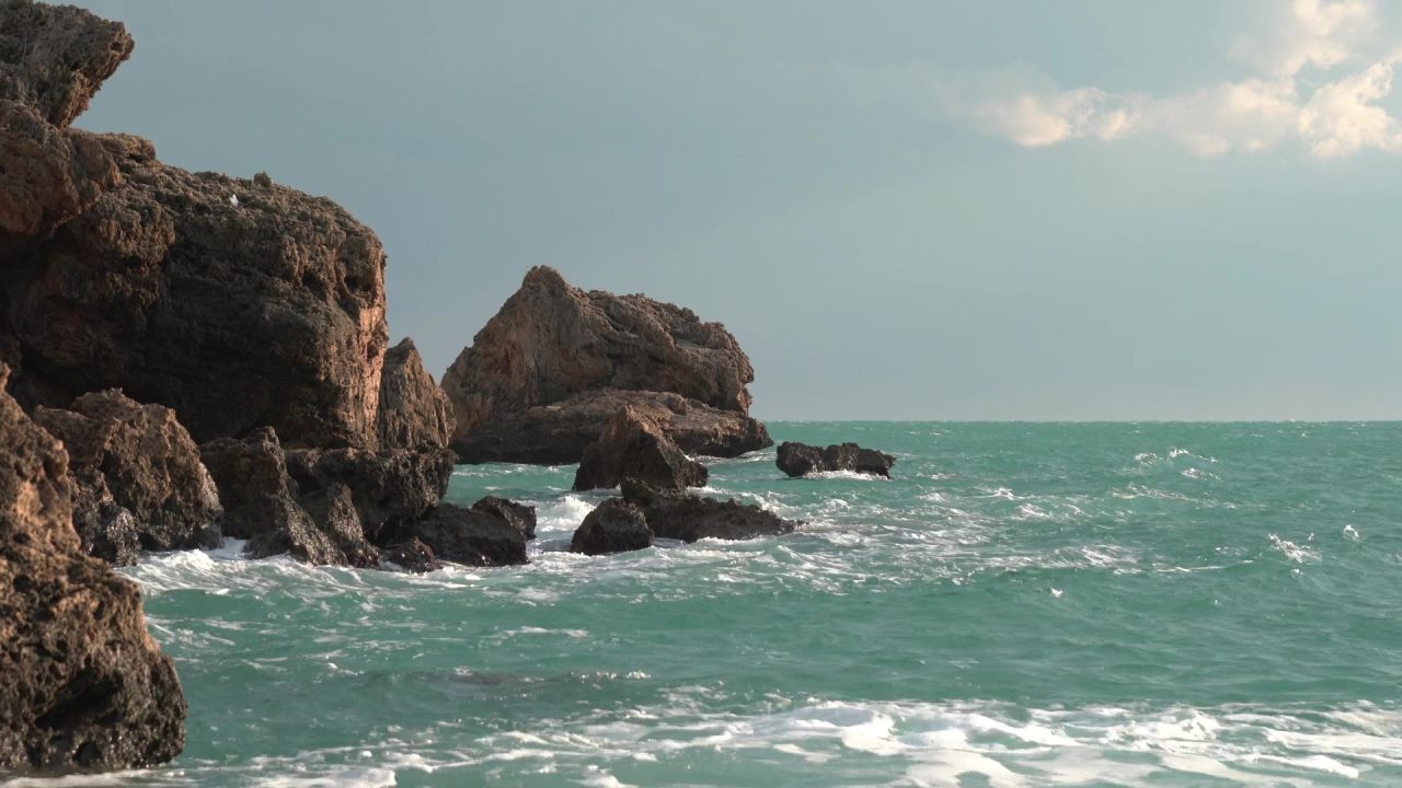 海岩波蓝色天空冥想
