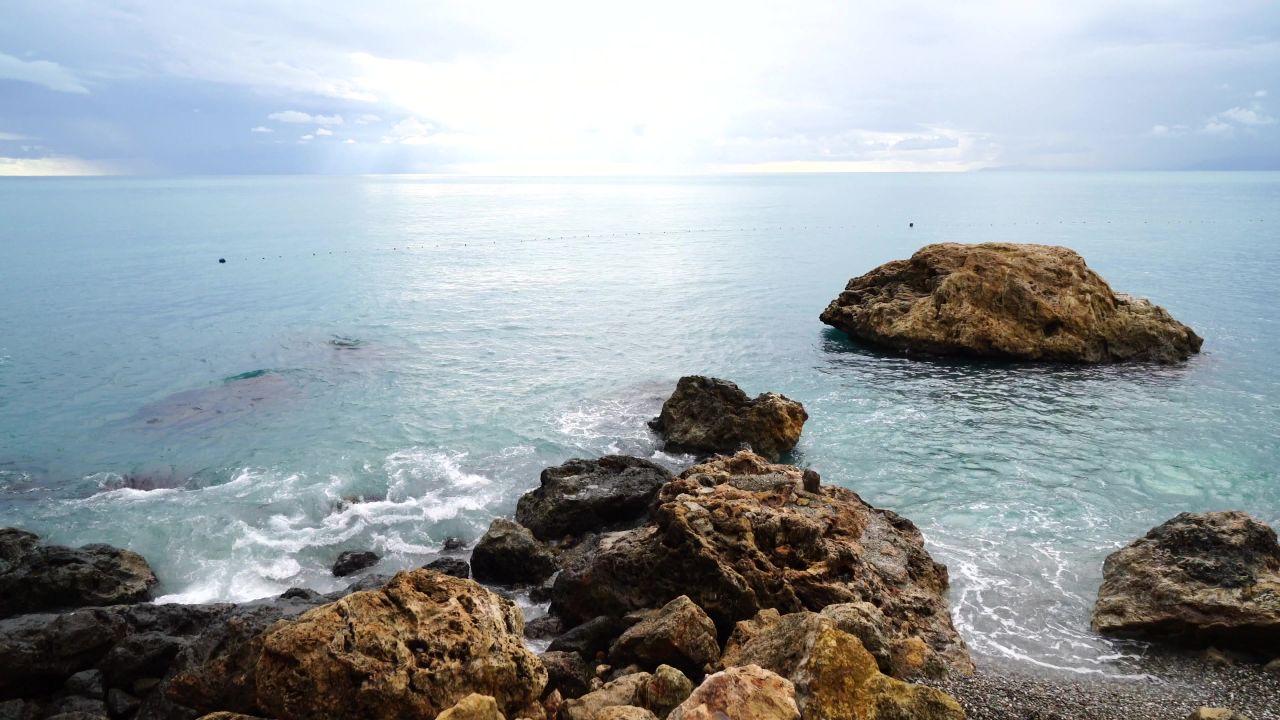海滩景观云旅行