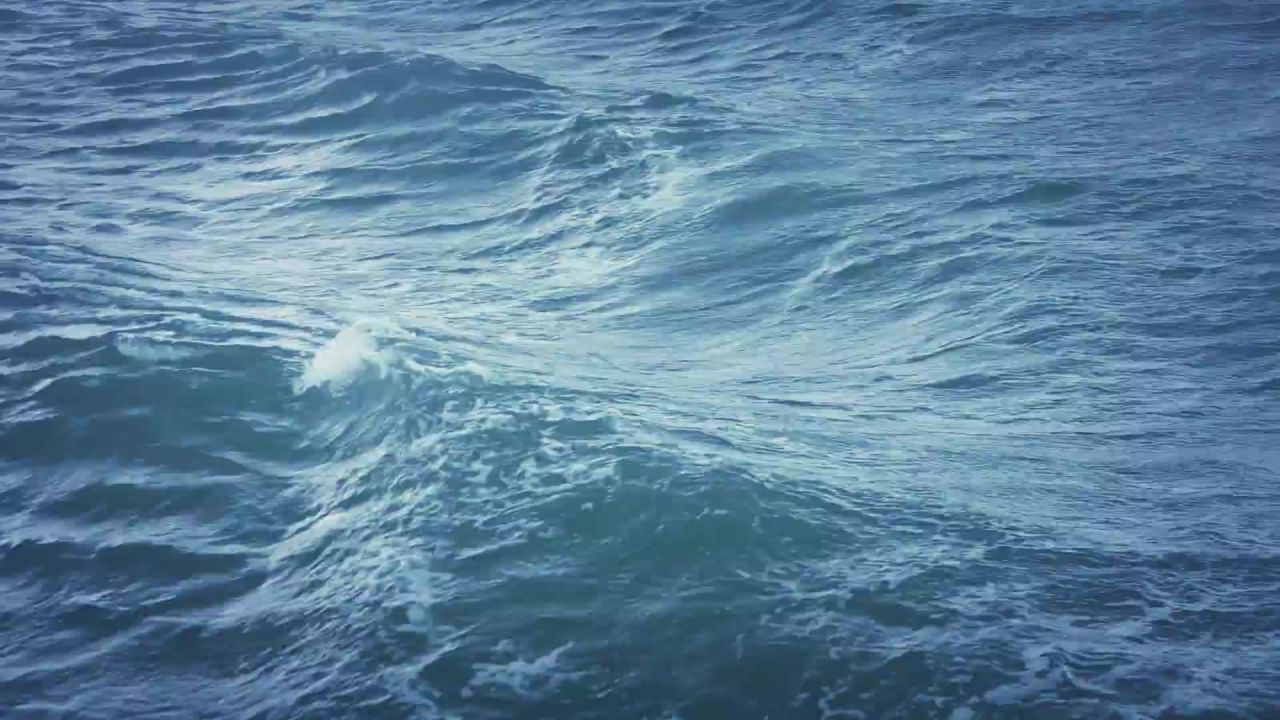 蓝色波浪波涛汹涌的