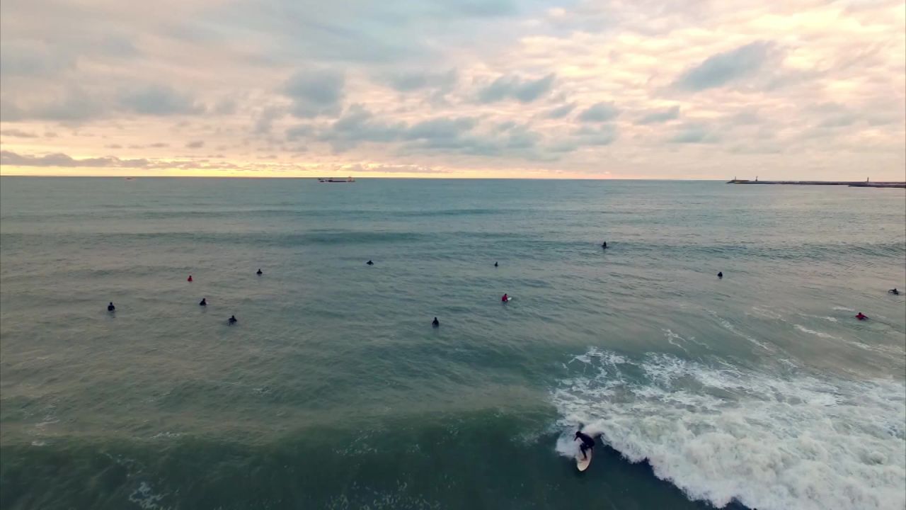 城市海滩冲浪景观