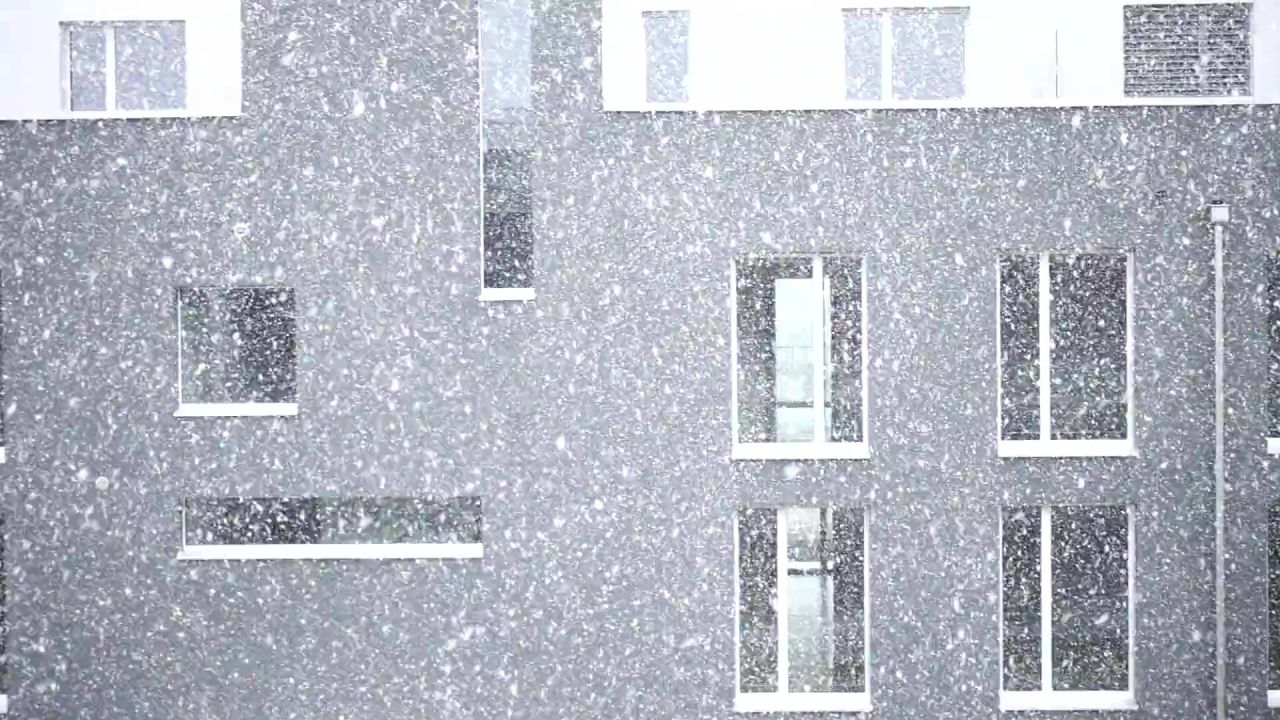 涓涓细流雪乱舞