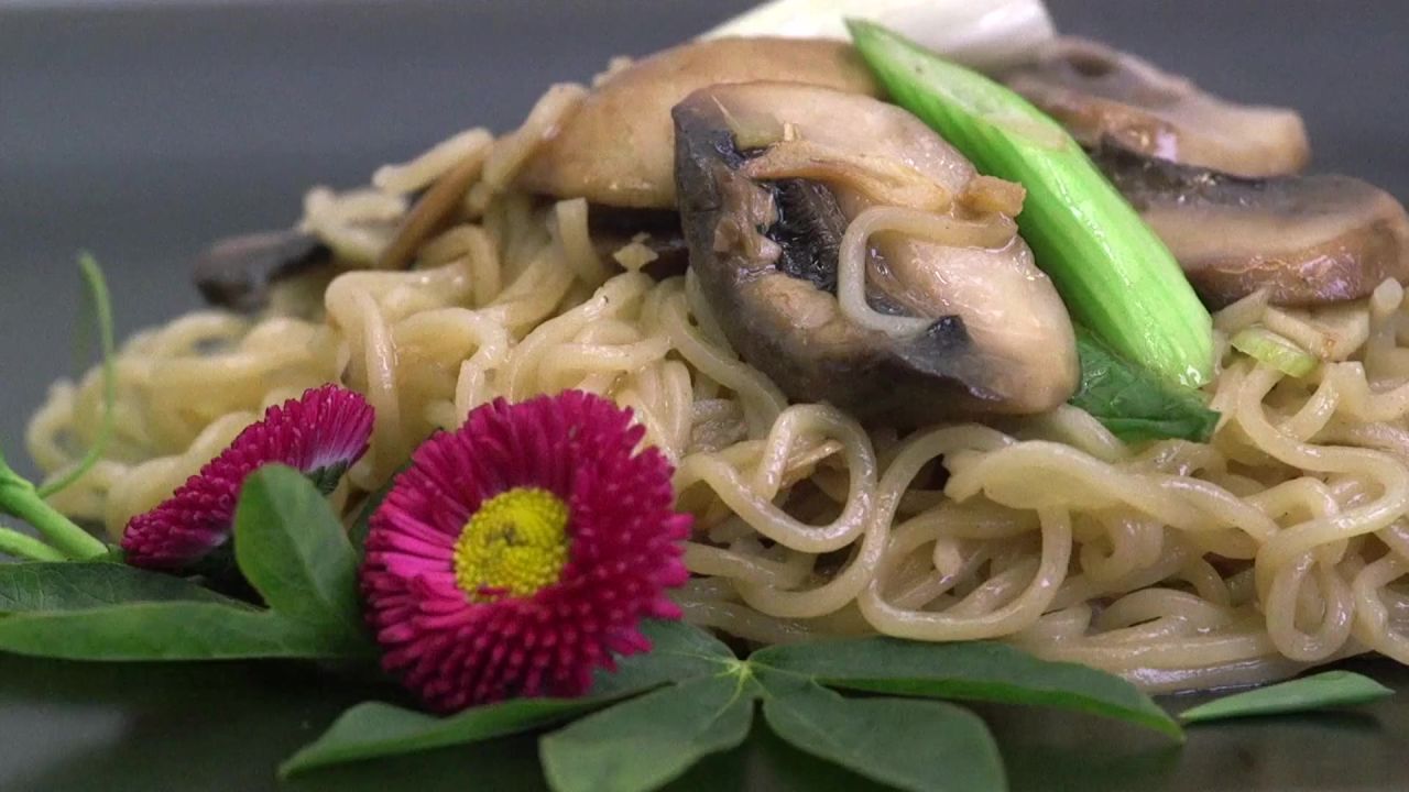 蘑菇炒面周梁淑怡