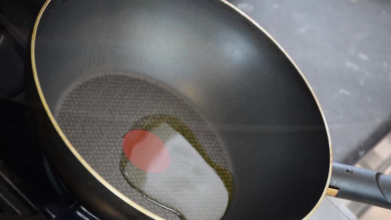 烹饪大虾在中酱