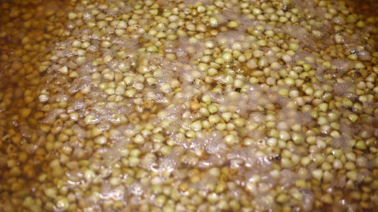 荞麦煨厨师准备