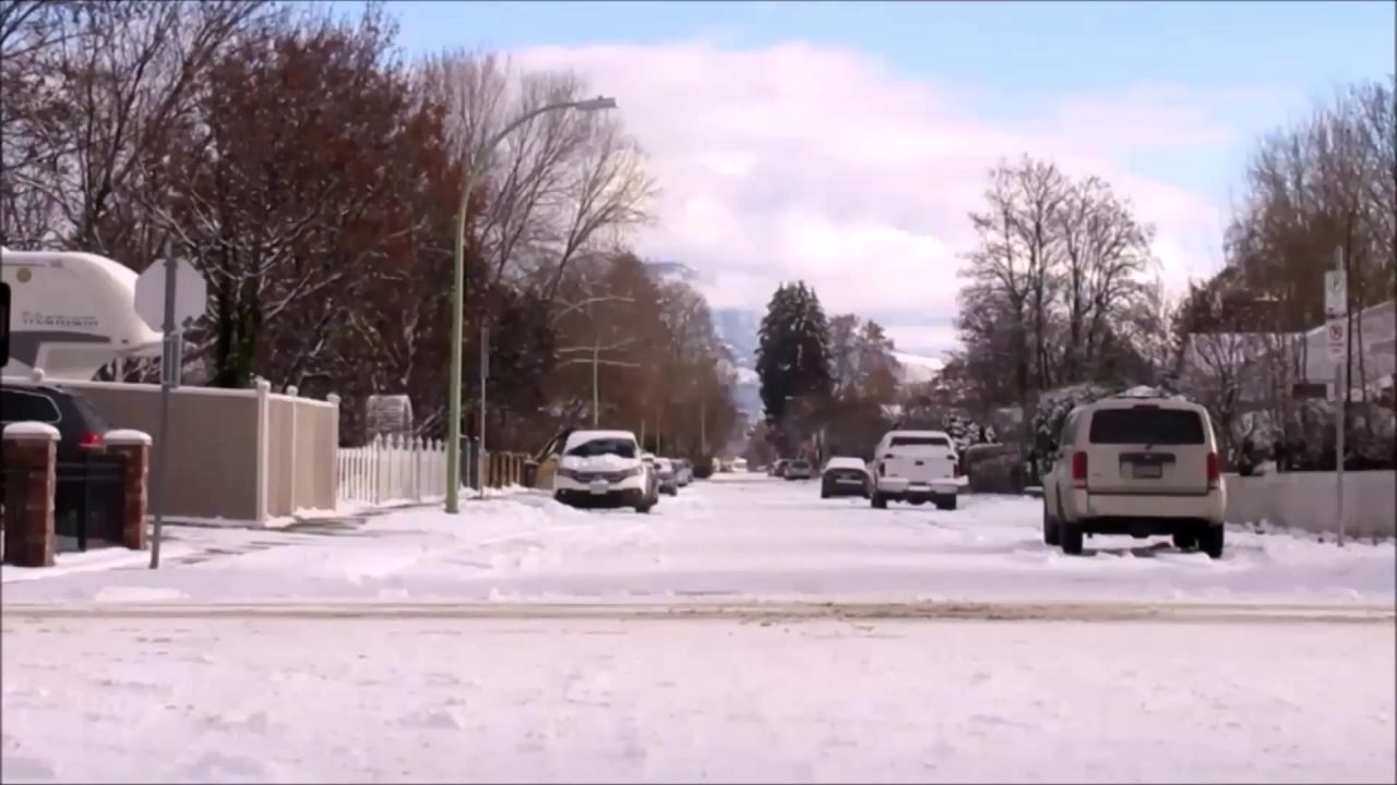 冬天雪街驾驶