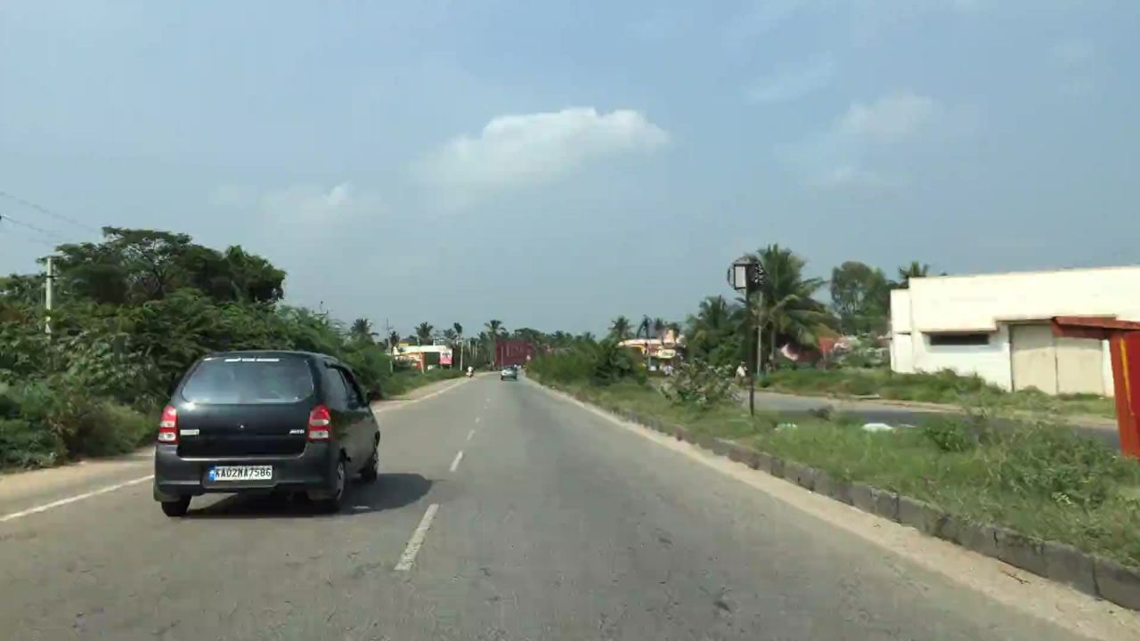 路旅行驾驶汽车