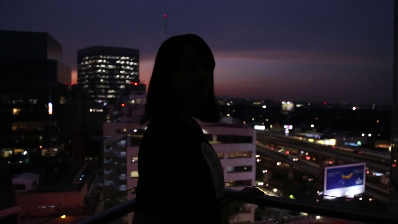 水年轻瓶妇