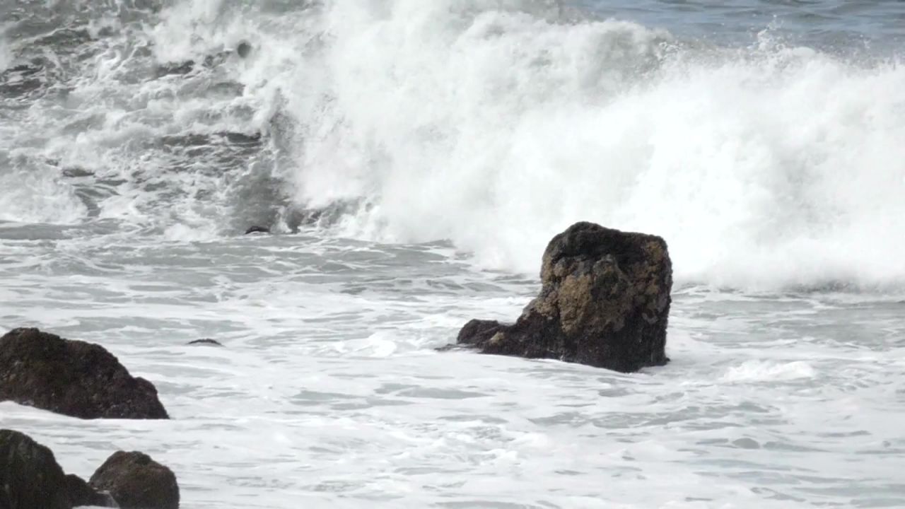 波海洋海喷雾水冲浪