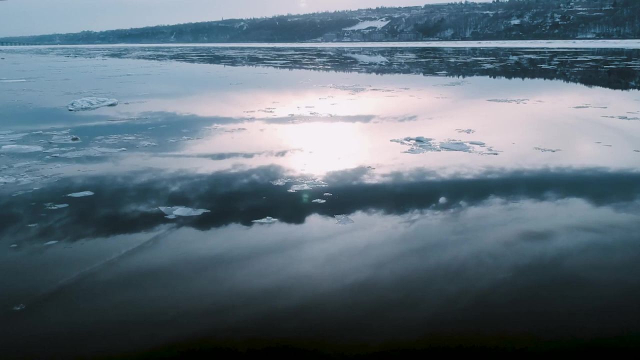 冬天冰河雪冷霜