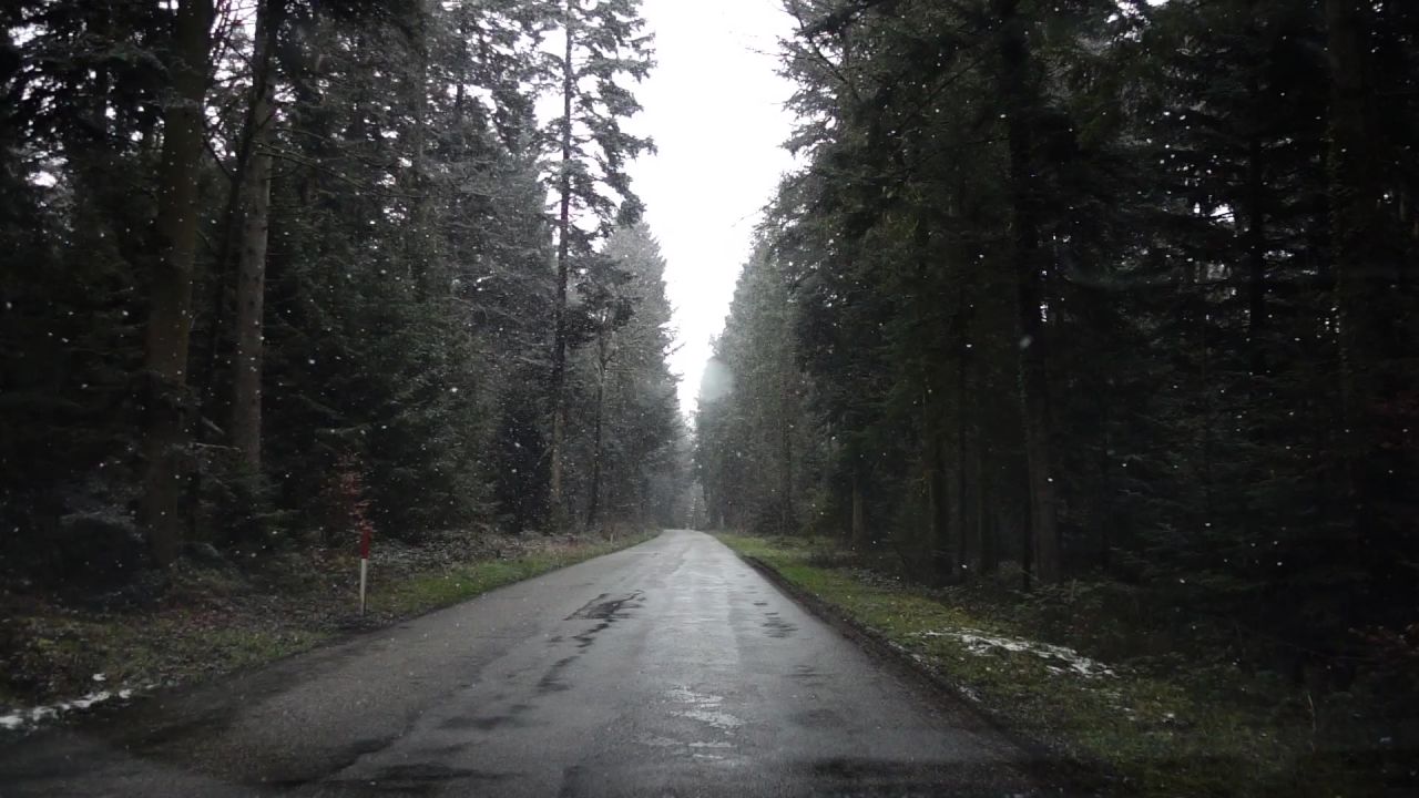 雪涓涓细流路