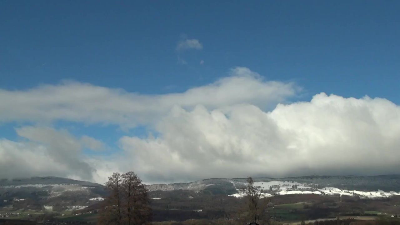 云冬天雪山天空