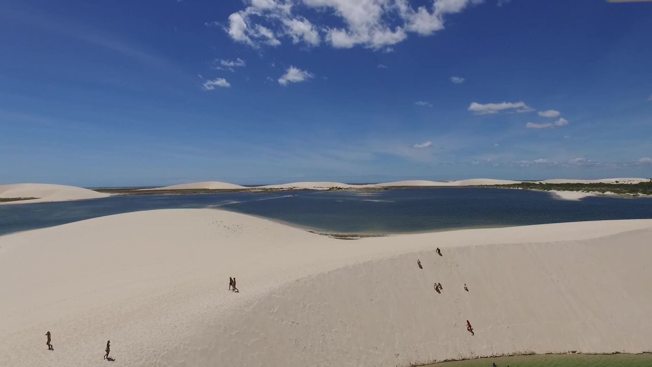 自然海滩景观无人机