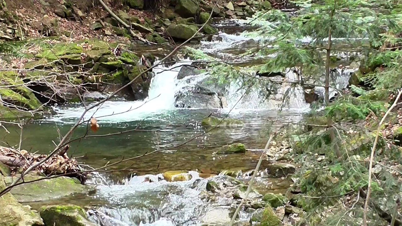 洪流溪水石头旅游