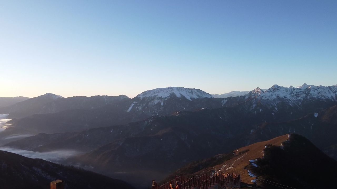 达瓦更扎雪山日出