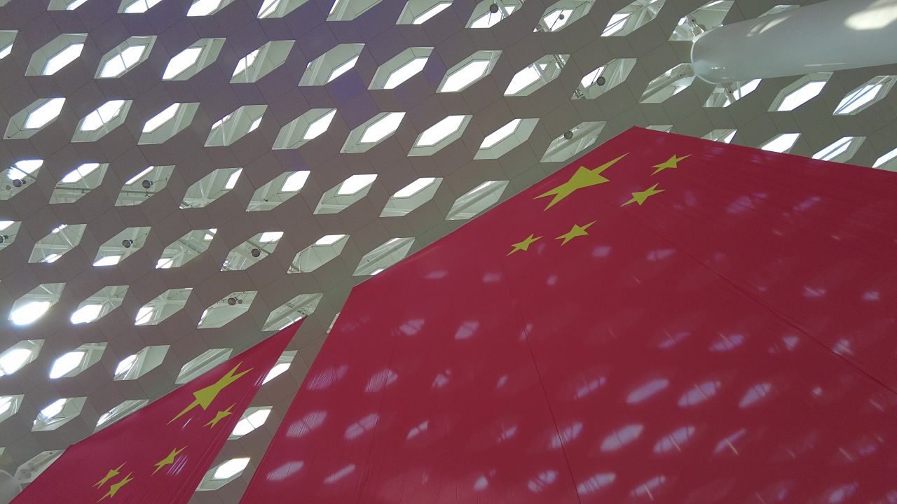 深圳宝安机场国旗