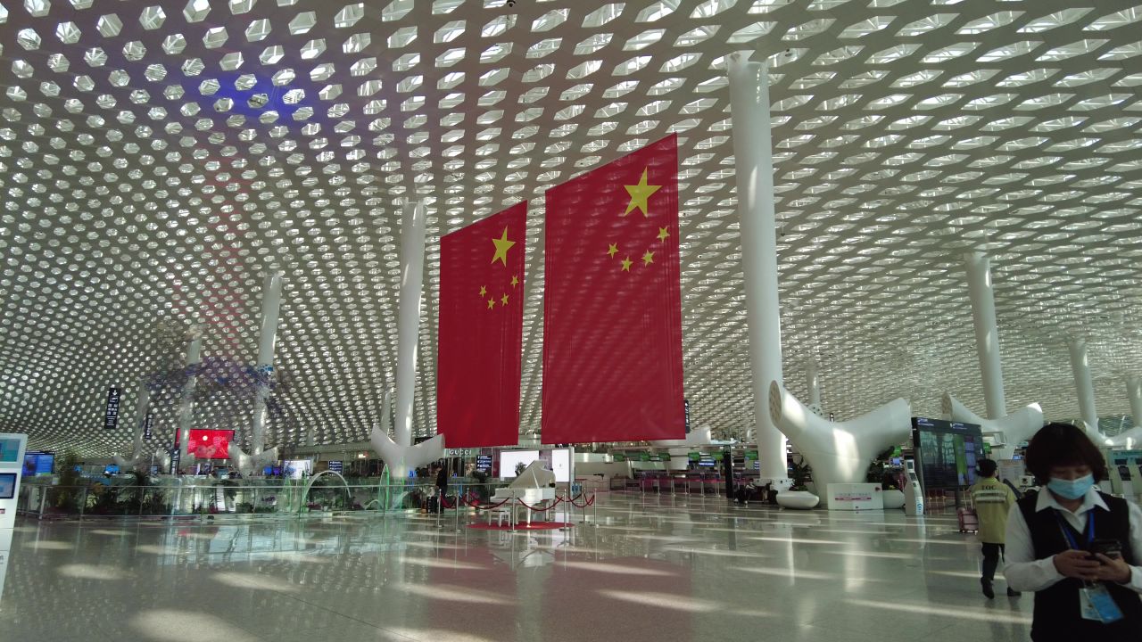 深圳宝安机场国旗