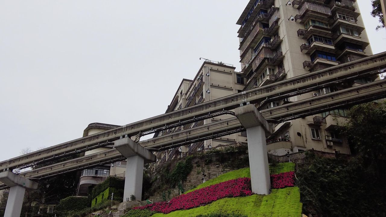重庆李子坝地铁