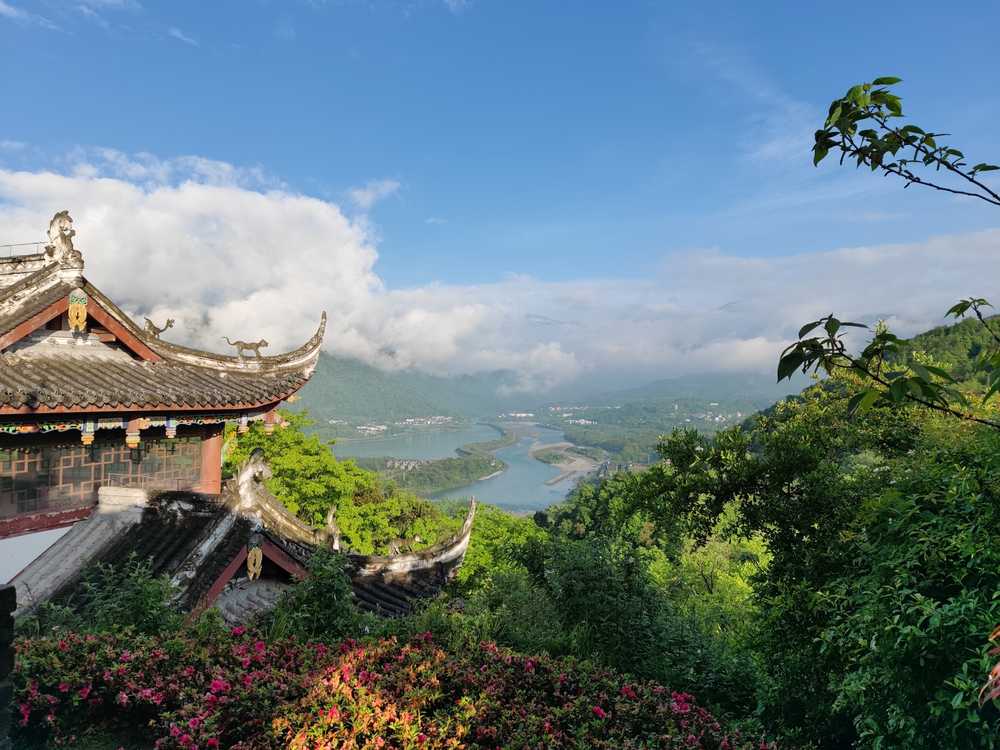 都江堰水利工程远眺