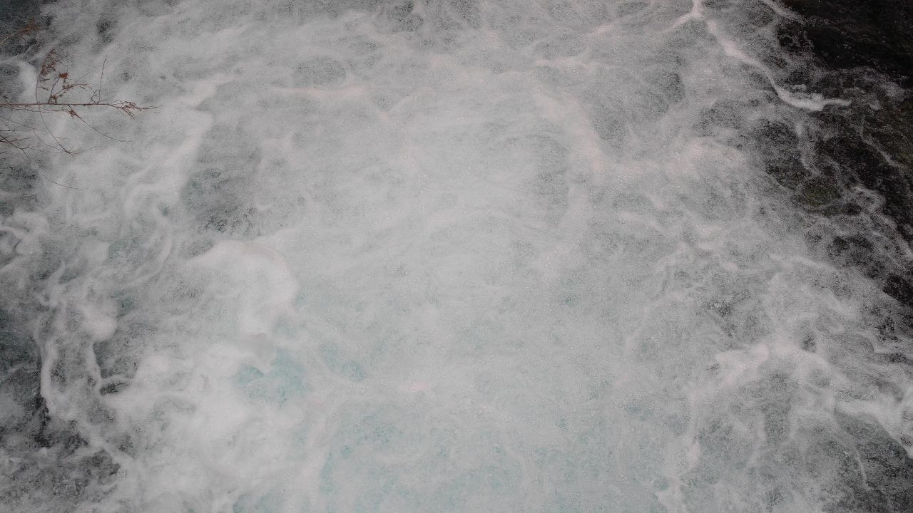 水流湍急