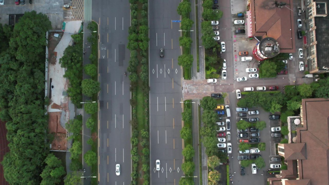 跟随白车