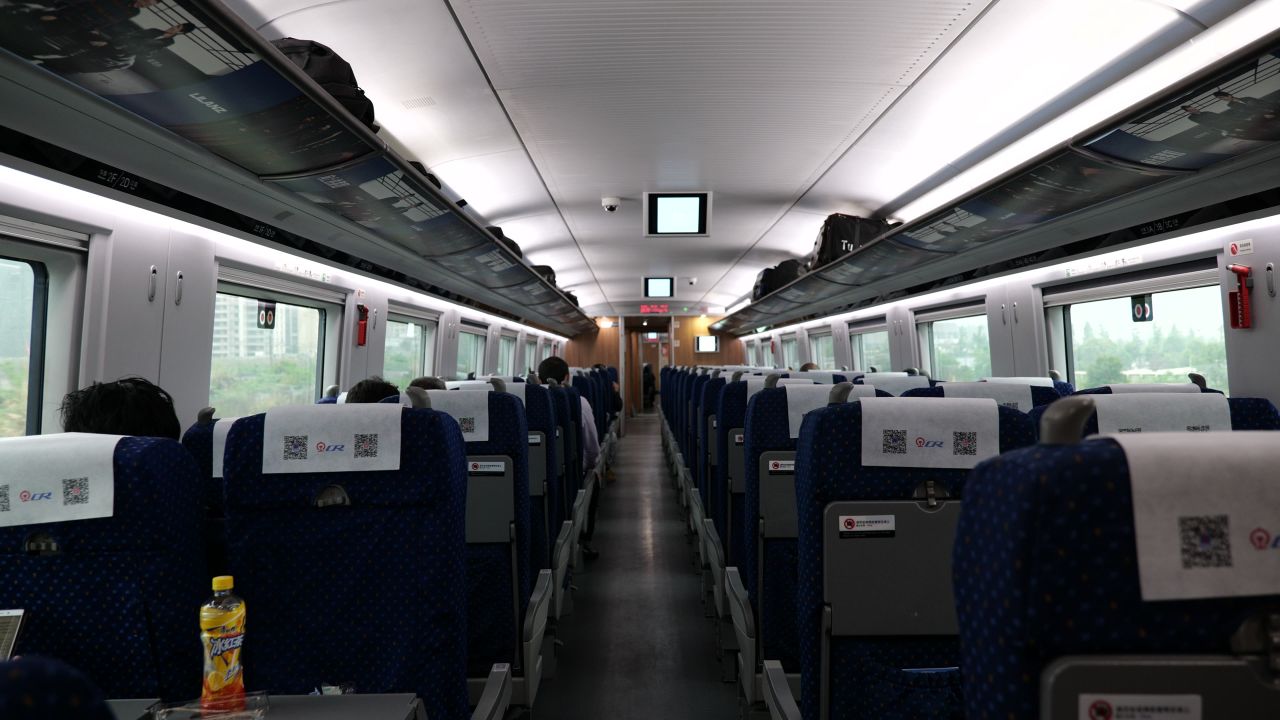 动车内部