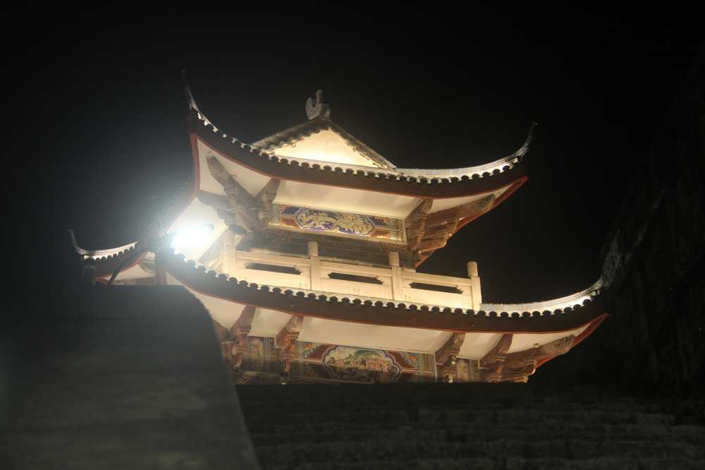 牌坊夜景