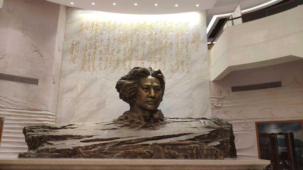 伟人雕像
