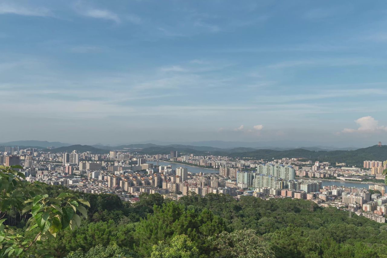 韶关芙蓉山观看市区全景