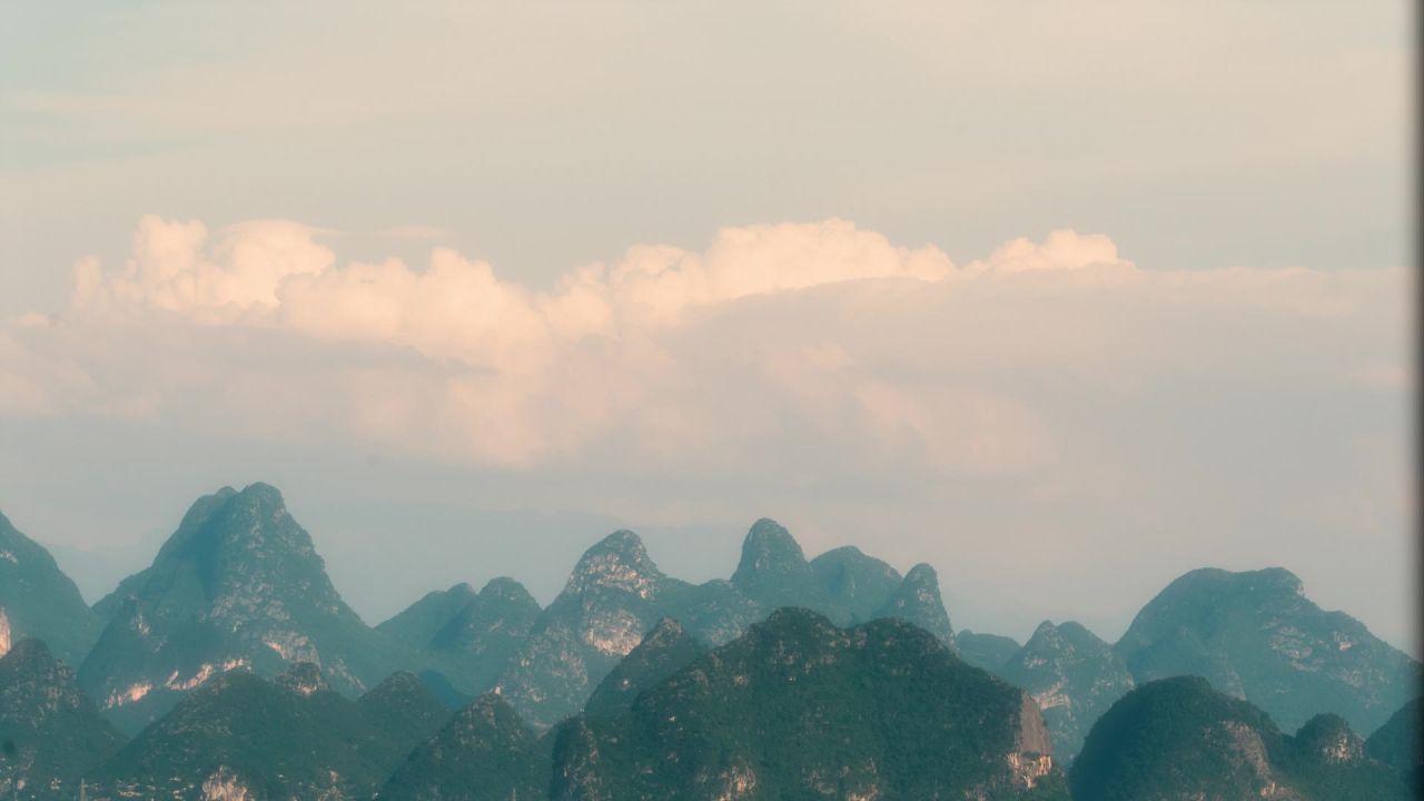 山边云彩