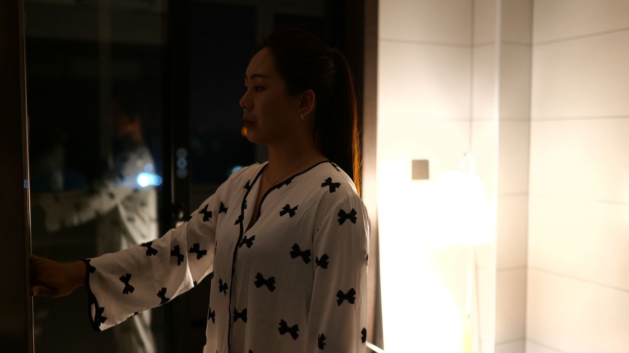 失恋的女孩喝酒