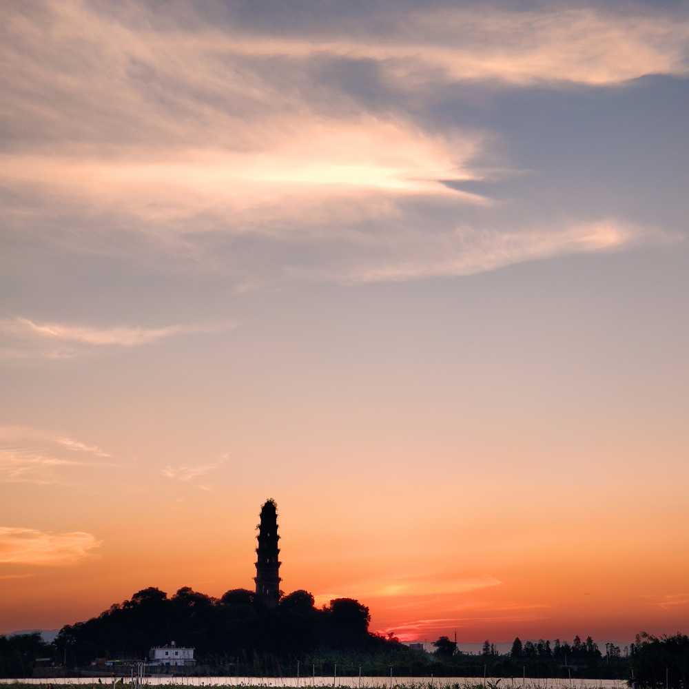 黄昏的古塔