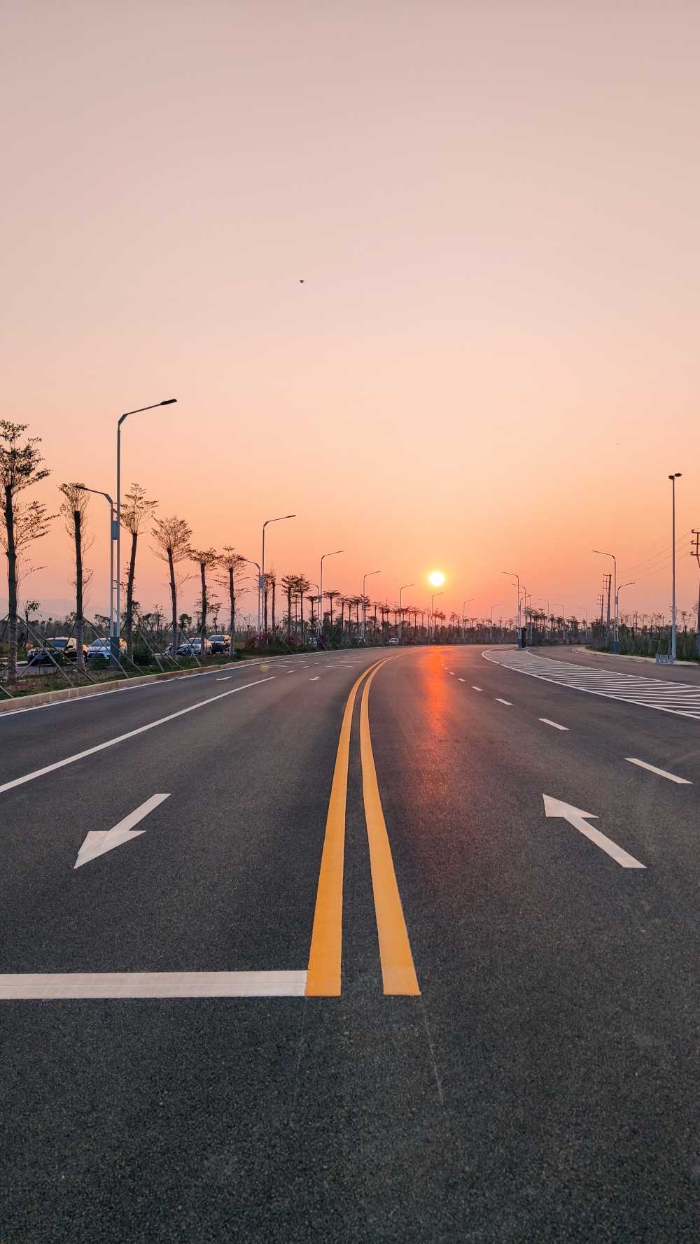 马路上地黄昏