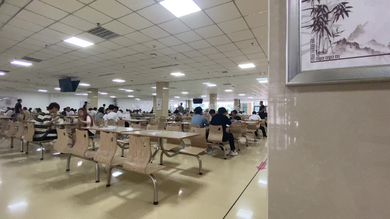 大学生食堂