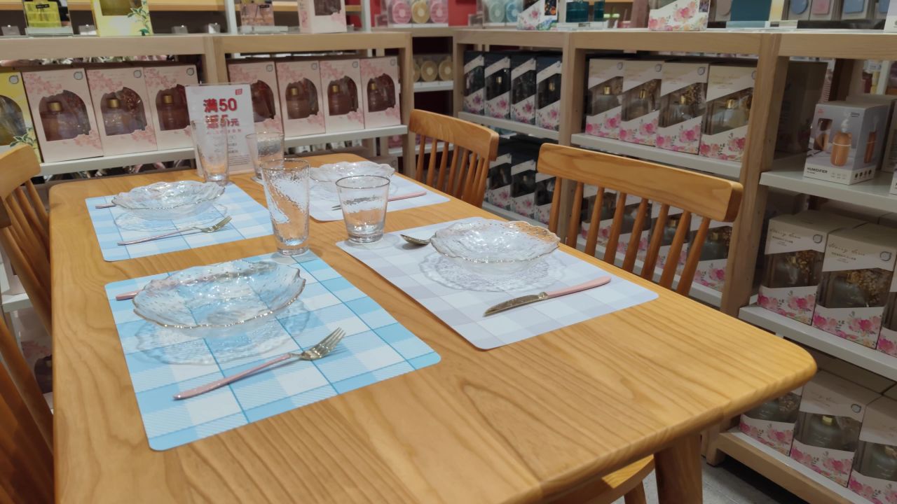 名创优品的餐具