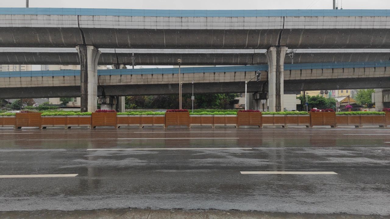 雨天车流