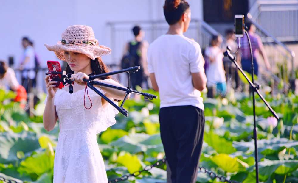 搞直播的女人男人