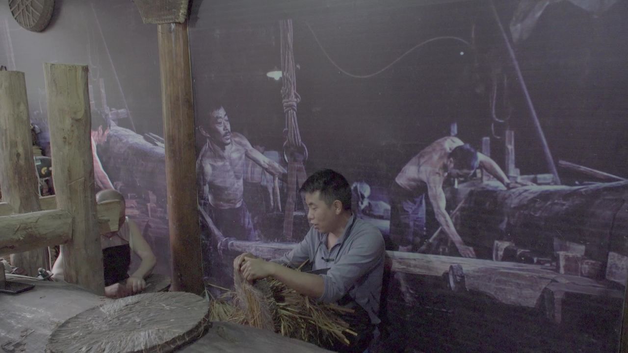 阆中古法榨油前期准备
