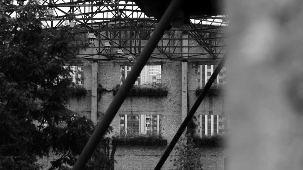 废弃仓库