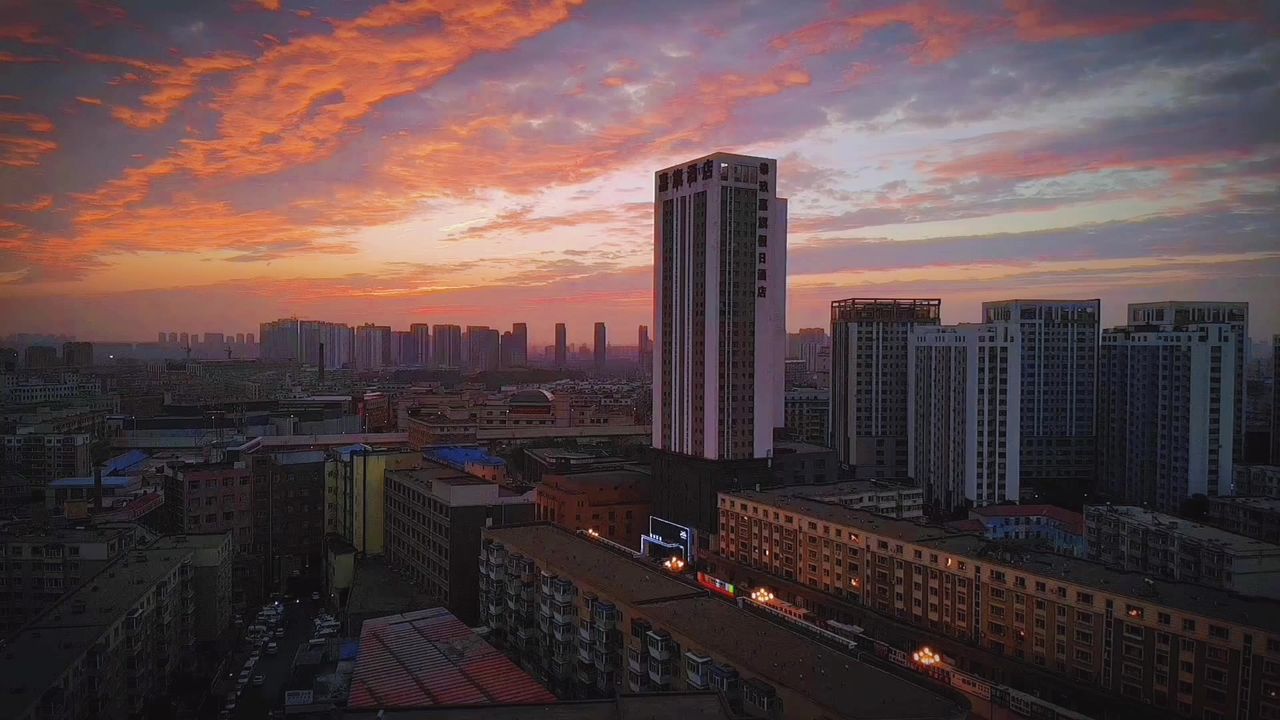 城市的日出