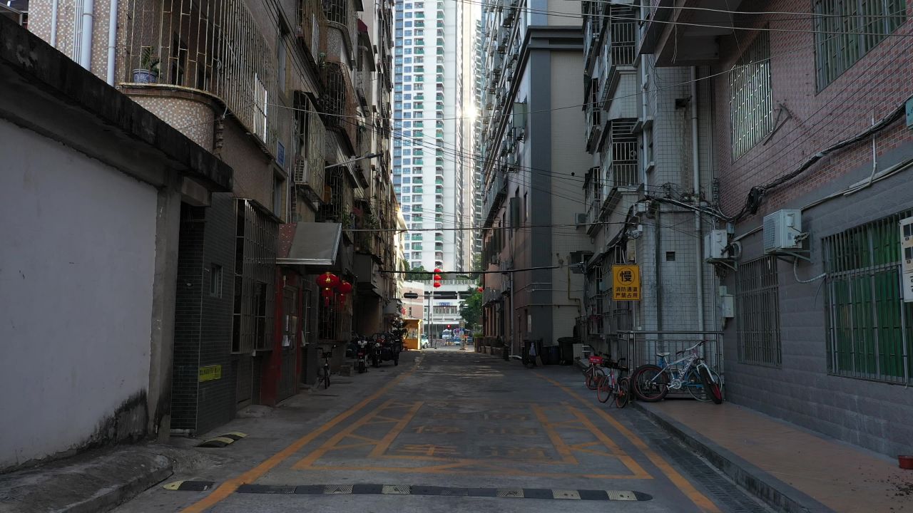 穿行城中村