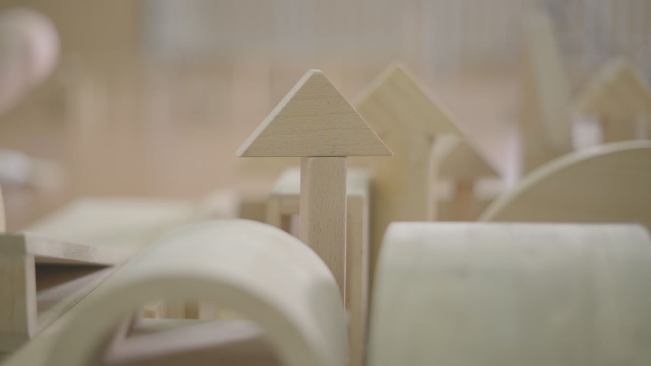 儿童搭建积木