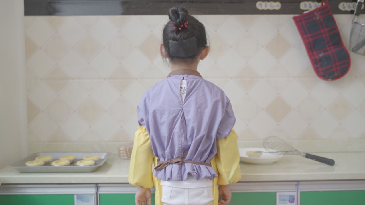 小孩做饭