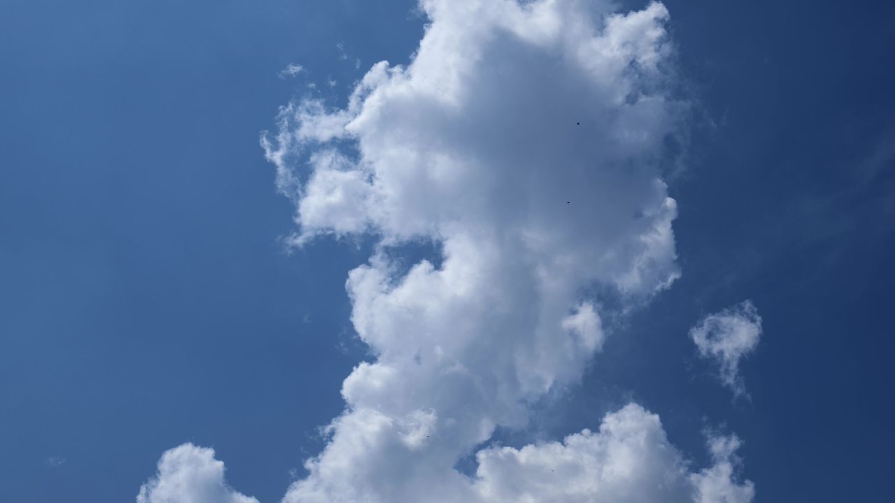 4K蓝天白云云走 快速翻滚的白云延时摄影