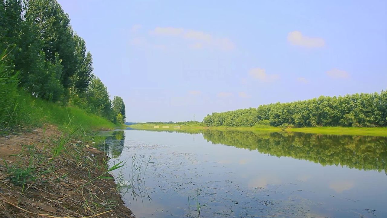 宁静的小河风光