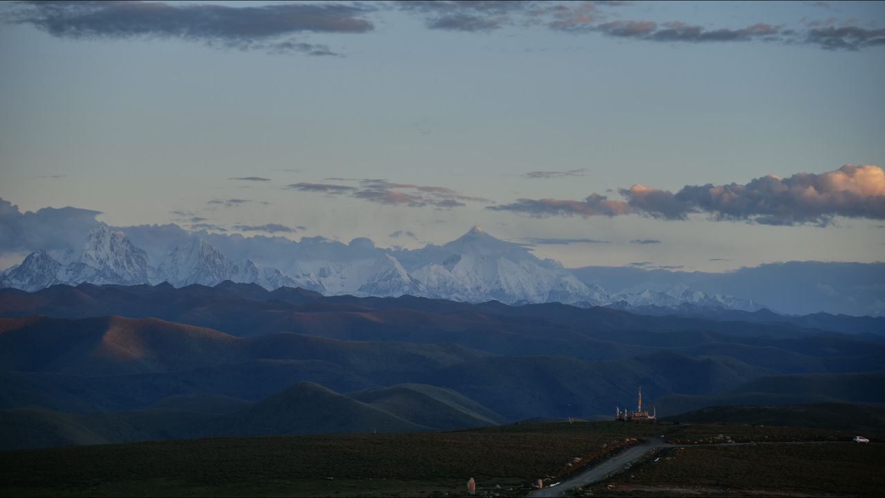 贡嘎群山