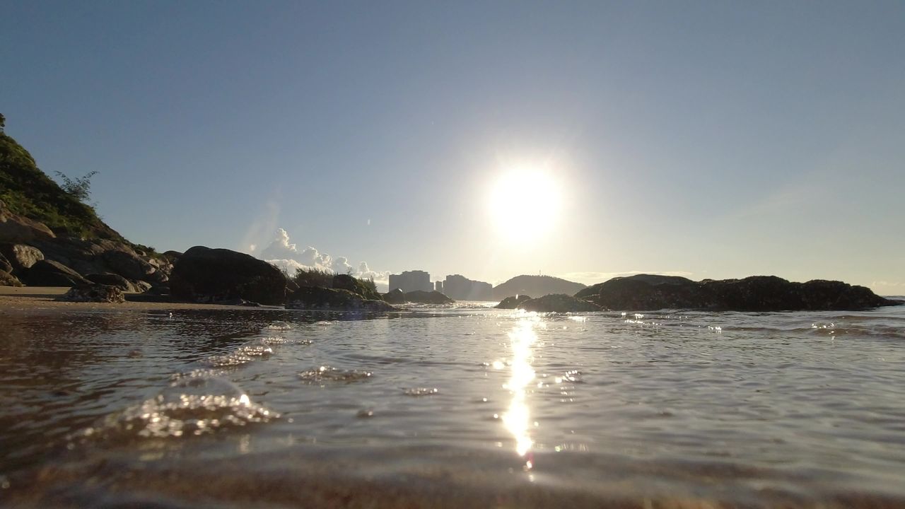 海边日出倒影